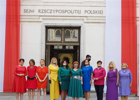 , , , 嘓, 幗, , 慖, 摑, 漍, 槶, , , , , 膕,. LEZS 女人國 | 撐同志!波蘭國會議員 化身彩虹齊挺同