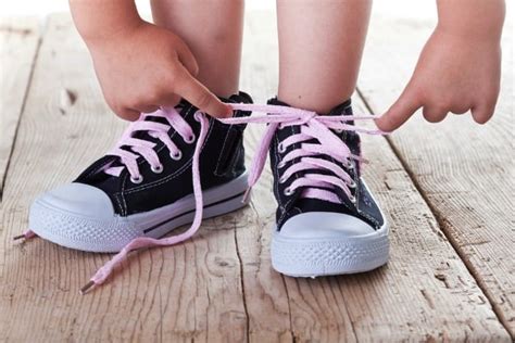 How To Teach A Child How To Tie Their Shoes 6 Shoe Tips That Work