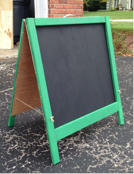 Chalk it up to its pinterest popularity, or maybe it's the fact that it is just so versatile, but we're crazy for chalkboard paint. Folding Chalkboard | Do It Yourself Home Projects from Ana White | Craft booth displays, Craft ...