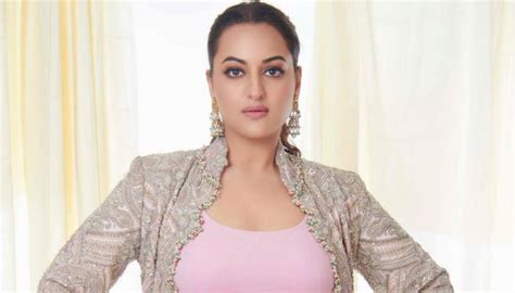 Sonakshi Sinhas Double Xl Collects Inr 25 Lakh On Day 2