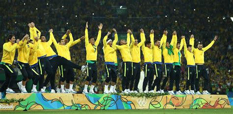 Il brasile è stata la quinta nazione ad avere ospitato due edizioni del campionato del mondo di calcio, dopo il messico, l'italia, la francia e la germania. Rio 2016, calcio: la vittoria di Neymar non salva il ...