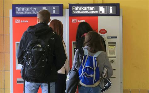 Kostenloses Deutschlandticket für alle Schüler: Land winkt ab