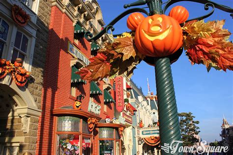 Halloween 2017 At Disneyland Paris A Trick Or A Treat Dlp Town