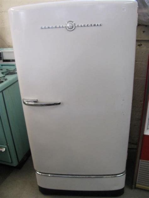 1940s Ge Refrigerator Works Well Vintage Kitchen Appliances