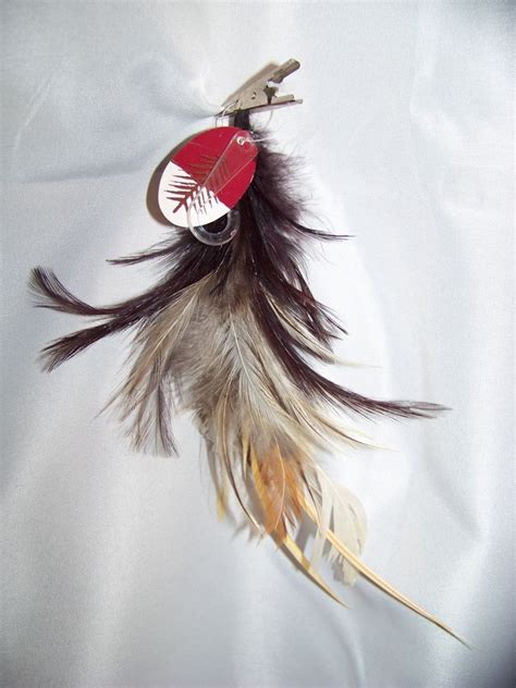 Feathered hair was a popular style in the 70s and early 80s, especially among women with long hair. Nice new feather hair clip or use for decoration, home ...