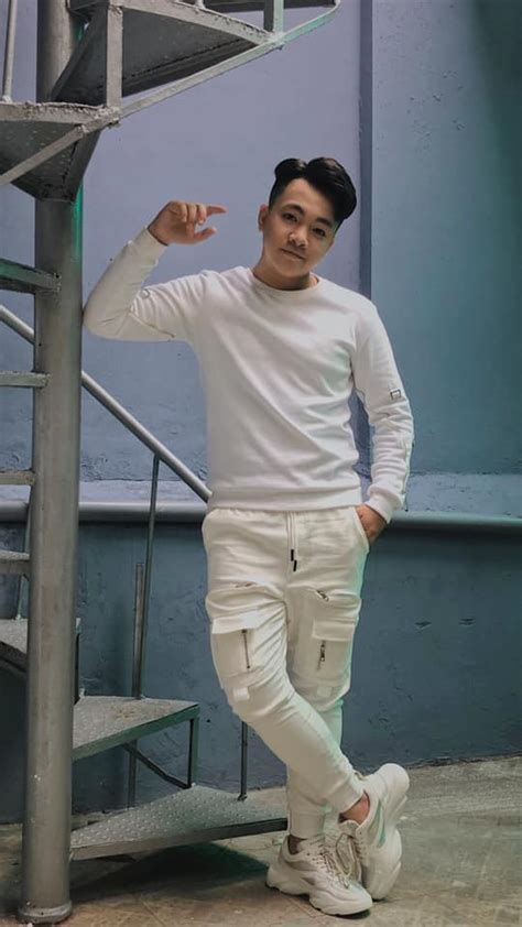 Đó là khi một trung tâm ca nhạc ở úc vừa tung poster chương trình đại nhạc hội tại hai thành phố lớn là. "Thần đồng" được Hoài Linh nhận làm con nuôi từ lúc 4 tuổi ...