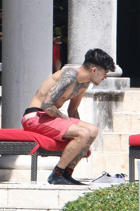 Zayn Malik Goes Shirtless For Mini Photo Shoot In Miami