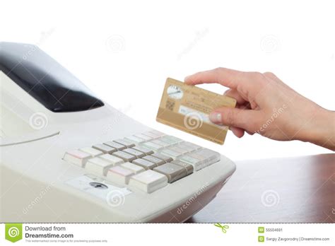 Check spelling or type a new query. Cajero Holding Credit Card En Caja Registradora Imagen de ...