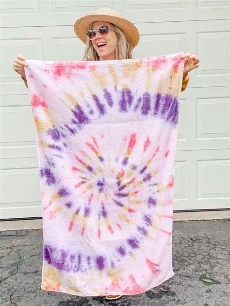 11 Incredibly Easy Tie Dye Crafts For Kids
