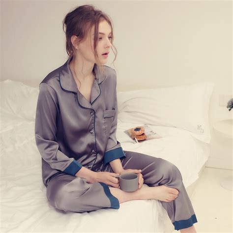 High End Comfy Pajamas Women Autumn Silk Satin Comfortable Lapel Long
