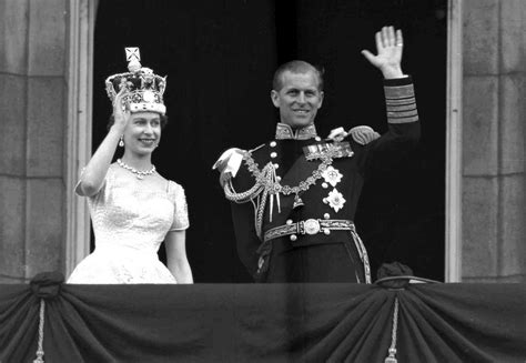 Queen Elizabeth Ii Prince Philip Celebrate 70th Wedding Anniversary