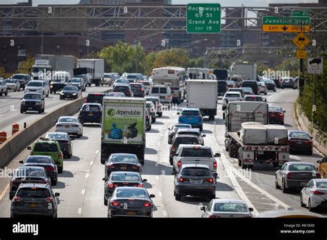 Long Island Expressway Traffic Queens New York Us Stock Photo Alamy