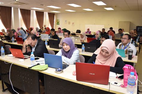 Ukm pass year paper (download). The UKM Graduate Centre Workshop Series 2/2018: Managing ...