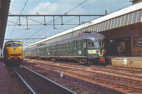 Ns Mat 46 Viertje En Mat 64 Rotterdam Centraal Zomer 1973 Oude Treinen Trein Modeltreinen