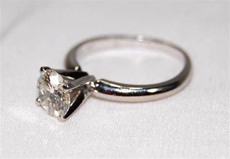 Diamond Solitaire Ring W Round Brilliant Diamond Approx 142 Cts