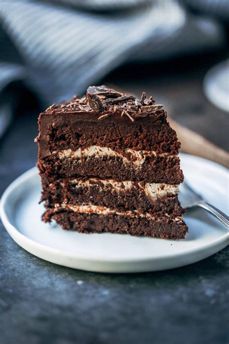 This carrot cake is unbelievably fluffy, moist, and filled with sweet raisins and the perfect blend of spices. Low Calorie Chocolate Cake Frosting di 2020