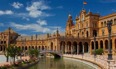 Viajes baratos a sevilla | fin de semana desde 155€ ▸▻▷ descubre nuestras ofertas de viaje para sevilla y reserva ahora al mejor precio! La Plaza de España de Sevilla: historia, belleza e ...