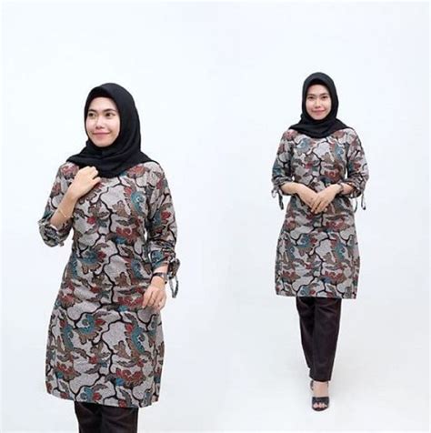 Trend terkini baju gamis modern wanita indonesia meliputi corak warna yang terang seperti cream, biru, merah muda, ungu dan hitam, hingga ada juga gamis motif. 30+ Tunik Batik untuk Kerja di Kantor, Desain Kekinian ...