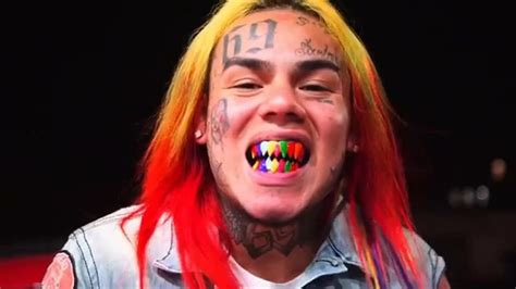 rapper 6ix9ine says men forced him from car in brooklyn robbed him abc7 new york