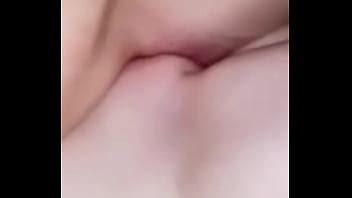 Esfregando Buceta No Travesseiro E Com Pau De Borracha Sexo Porno Xvideos