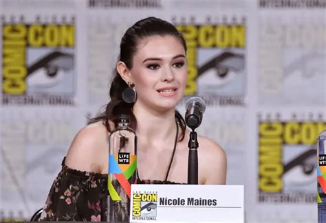 Cws Supergirl Casts Nicole Maines As First Transgender Superhero On