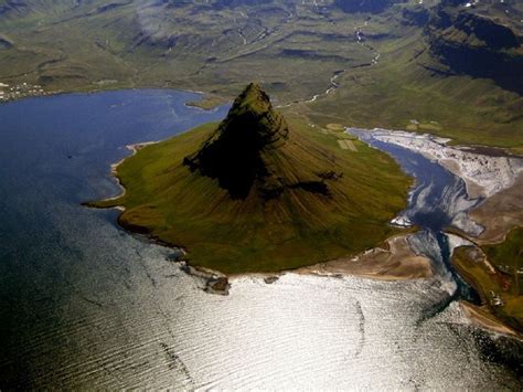 How Cool Is This Island Mountain Called Kirkjufell In Icelend Okay Its