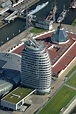 Bremerhaven aus der Vogelperspektive: Atlantic Hotel Sail City und ...