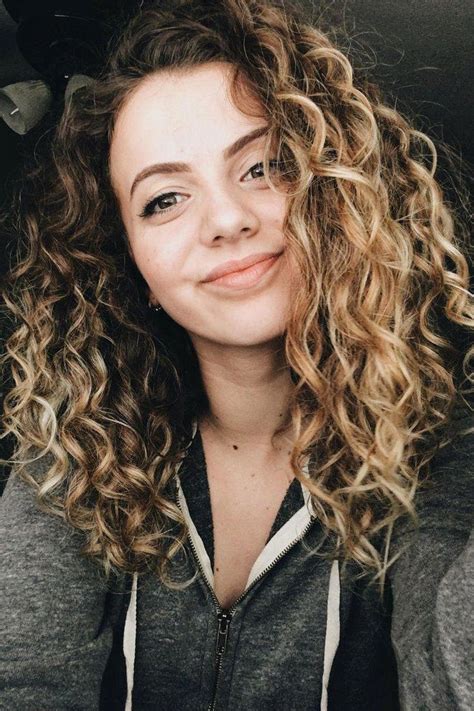 Curly Brown Hair With Blonde Highlights Naturalcurlyhair Highlights