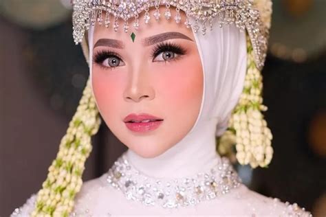 Cantik Dan Anggun Berikut Deretan Artis Yang Menikah Menggunakan Pakaian Adat Sunda Flores