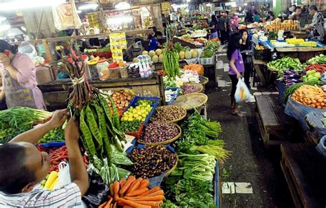 Pemkot Kendari Pertahankan Pedagang Lokal Melalui Pasar Tradisional Mnews