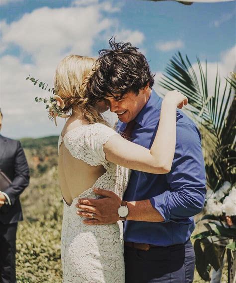 Eliza Taylor And Bob Morley Wedding Bellarke The 100 Cast The 100