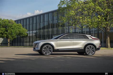 2023 Cadillac Lyriq Revealed 300 Mile Crossover Starts Brands Move To