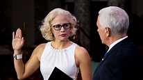 Kyrsten Sinema's outfit draws attention at Senate swearing-in