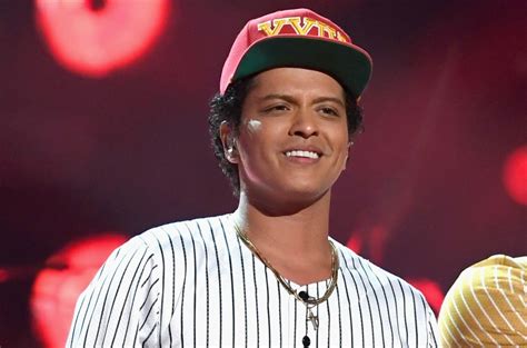 Bruno Mars Wins Song Of The Year Nearly Sweeps Randb Categories At