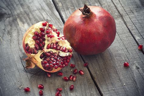 Kalo Podariko New Years Tradition Of Smashing Pomegranates