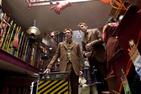 6 Differences Between Fred And George Weasley Wizarding World
