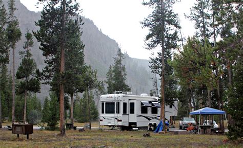 the ultimate guide to yellowstone national park camping alex on the map