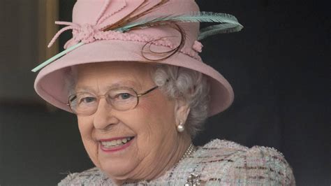 Dokaz Da Je Kraljica Elizabeta Najveći Car U Kraljevskoj Porodici Noizz