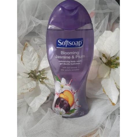 Softsoap Blooming Jasmine And Plum 532ml Moisturizing Body Wash