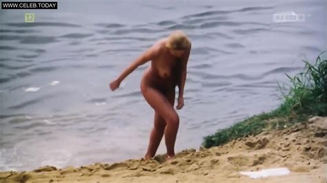 Izabella Bukowska Group Of Girls Caught Naked Swimming Eporner