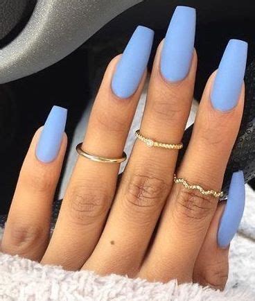 Las uñas oscuras se pueden lucir de muchos modos: Uñas acrílicas largas - uñas decoradas Azul - uñas pintura ...