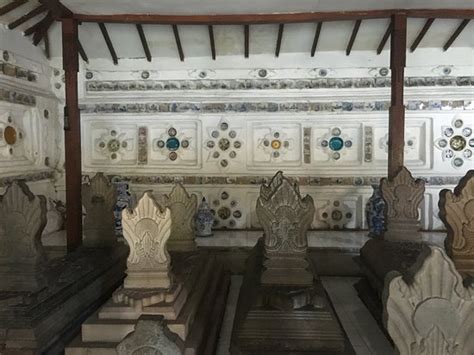 Shrine Of Sunan Gunung Jati Cirebon Tripadvisor
