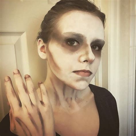 This Simple Halloween Ghost Makeup Tutorial Makes Spooky Look Glam