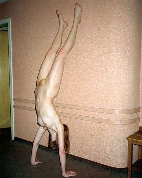 Pussy Handstand Naakte Shenanigans Homeclothesfree Ha