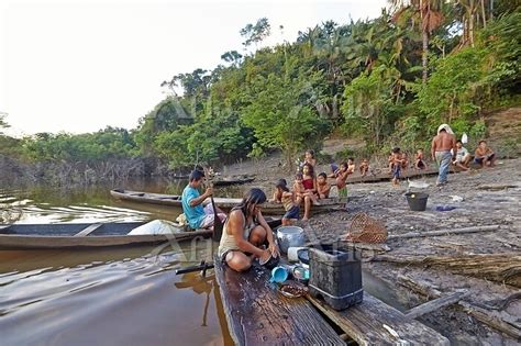 ブラジル アマゾン川流域で暮らす先住民 129323592 の写真素材 アフロ