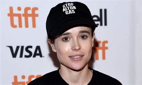 Elliot page, abd'nin las vegas kentinde 2014'te gerçekleştirilen bir lgbt etkinliğinde eşcinsel olduğunu açıklamıştı. Elliot Page, formerly Ellen Page, comes out as trans