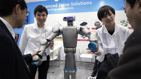 Los Robots Cuidarán Del 80 De Los Ancianos De Japón En 2020 Y Otras
