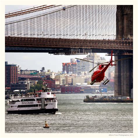 Unter Der New Yorker Brooklyn Bridge Foto And Bild Luftfahrt Hubschrauber Verkehr And Fahrzeuge