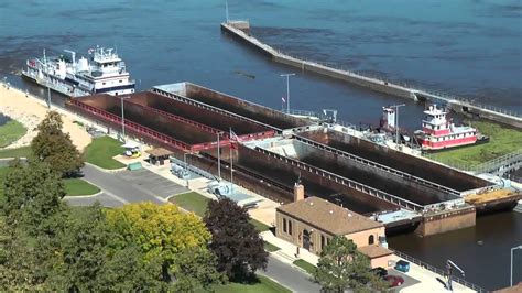 Upper Mississippi River Barge At Lock And Dam 11 Youtube