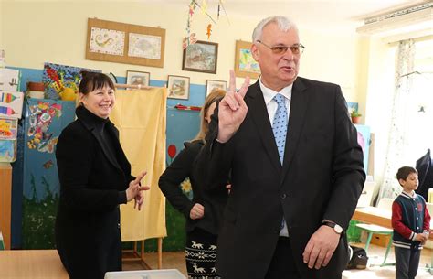 És ezügyben az se számít, hogy schiffer andrás az egész kormányzati ténykedést nemcsak hogy. Aradszki András folytathatja!